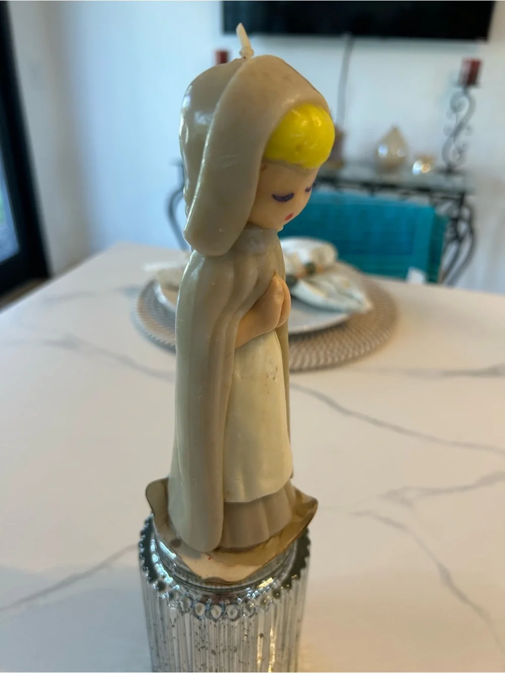 Vintage Sun Pilgrim Prayer Women Figure Candle in Beige and Yellow